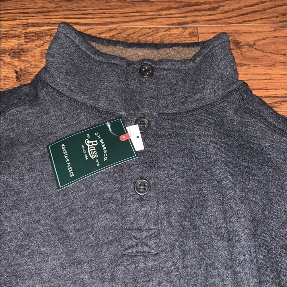 Large BASS crew neck with buttons.